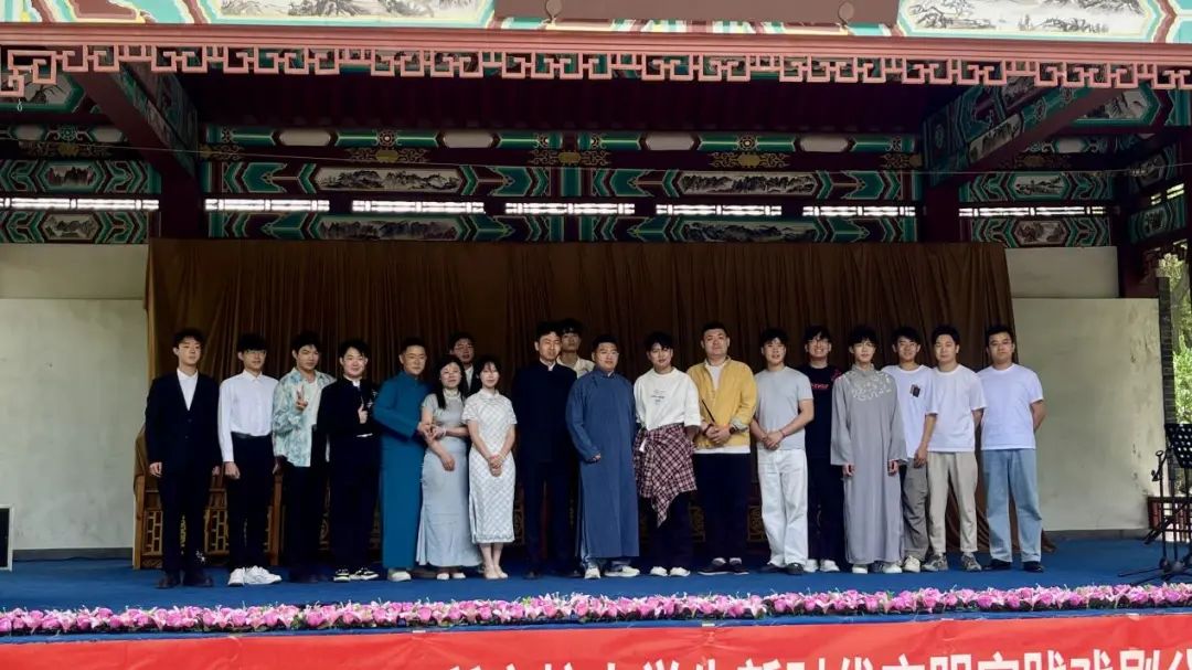 【與人民同行·新時(shí)代文明實(shí)踐】十一所高校聯(lián)袂獻(xiàn)藝 青春版清音會(huì)唱響千佛山 濟(jì)南文藝志愿者協(xié)會(huì)大學(xué)生京劇周圓滿(mǎn)收官